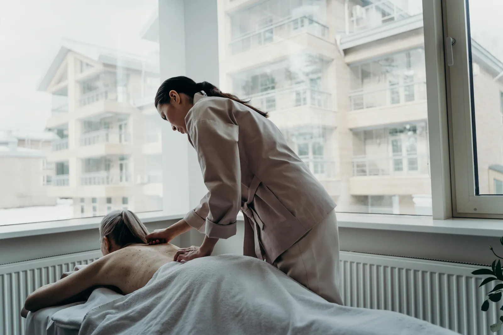 Sophisticated premium spa environment with a calming back massage in Al Satwa, Dubai